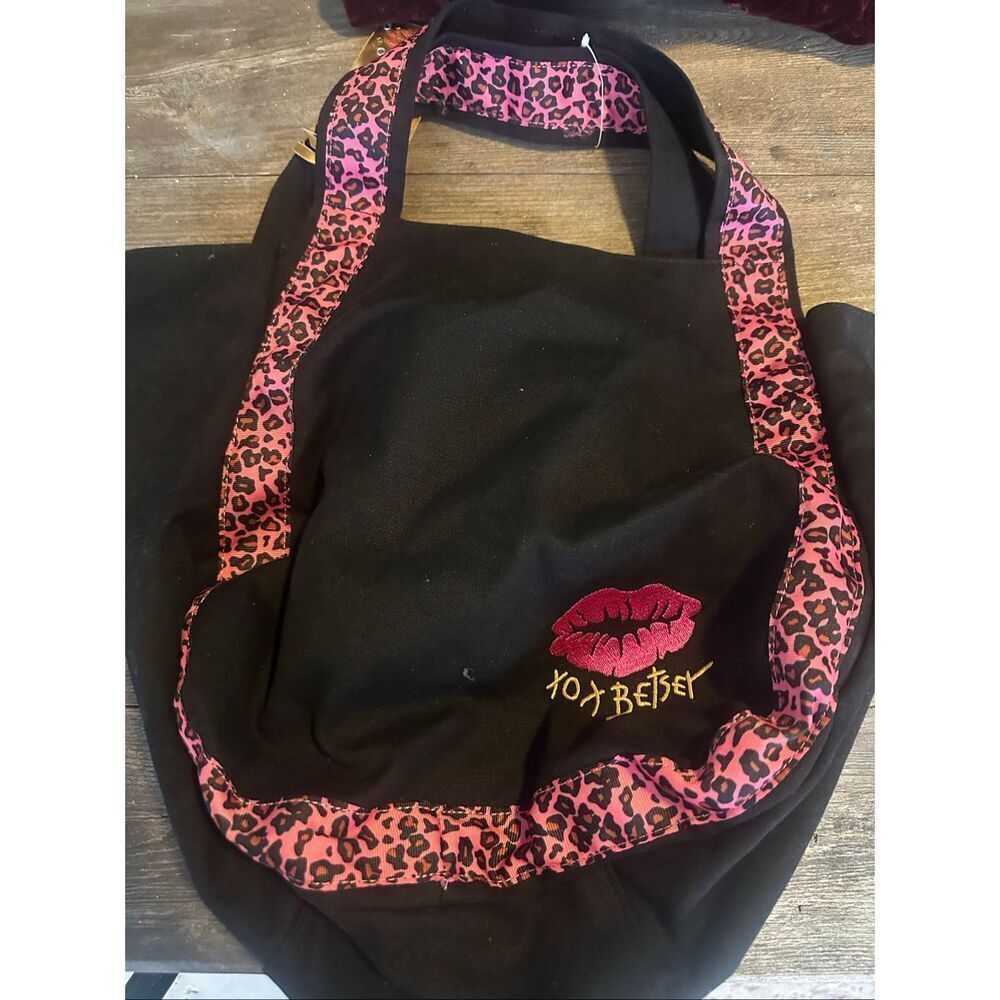 Betsyville Betsy Johnson Leopard Pint Love is in the Air Tote bag